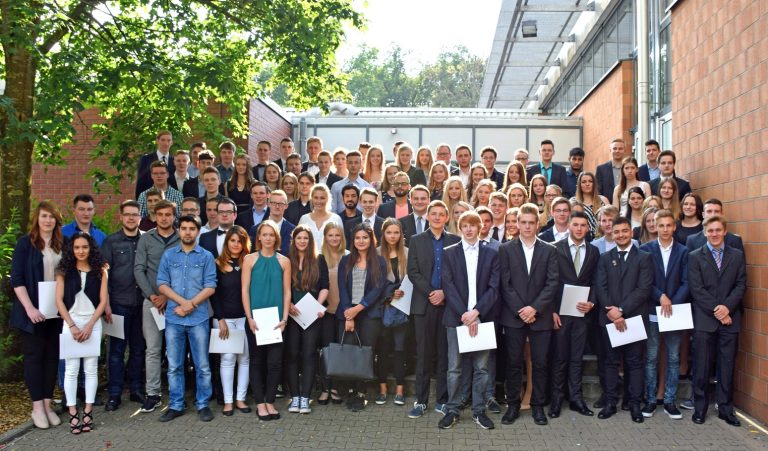 Read more about the article Abschlussfeier der Fachoberschule Wirtschaft an den KBS Nordhorn