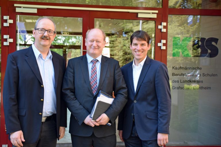 Read more about the article Finanzminister Reinhold Hilbers zu Besuch an den KBS