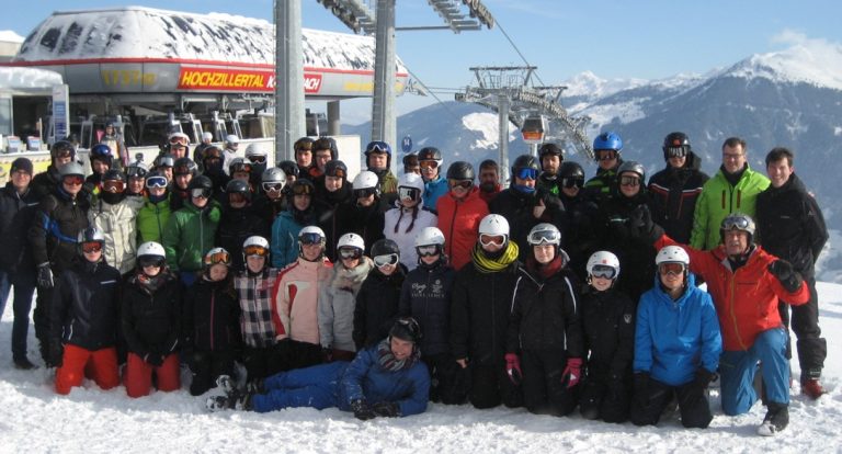 Read more about the article Sportkurs Ski und Snowboard im BG Jg. 12