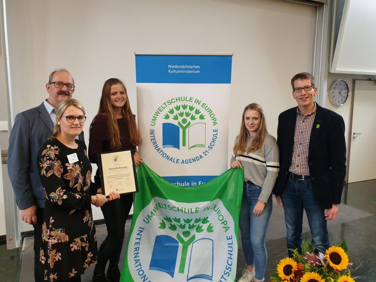Read more about the article KBS Nordhorn erneut als „Umweltschule in Europa“ und „Internationale Nachhaltigkeitsschule“ ausgezeichnet