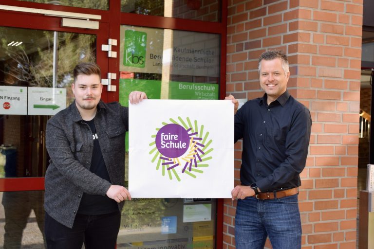 Read more about the article Kaufmännische Berufsbildende Schulen in Nordhorn (KBS) werden als erste Schule in Niedersachsen mit dem Titel „Faire Schule“ ausgezeichnet