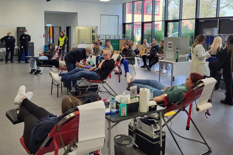 Read more about the article Schülervertretung organisiert erneut eine erfolgreiche Blutspende